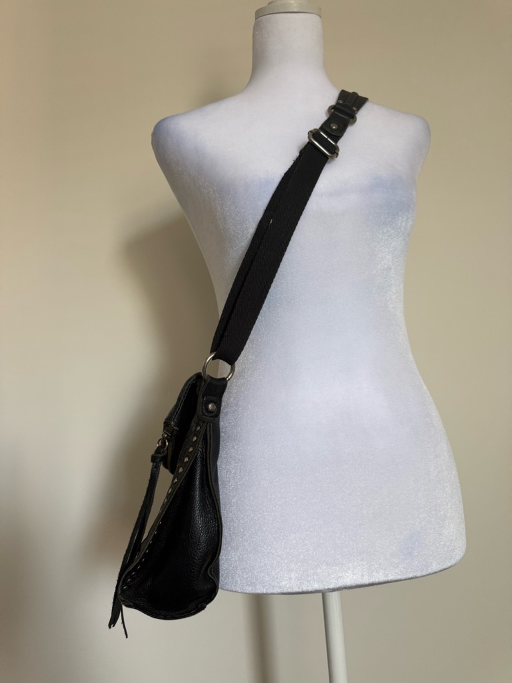 The Sak Black Silverlake Leather Crossbody bag - Picture 2 of 14